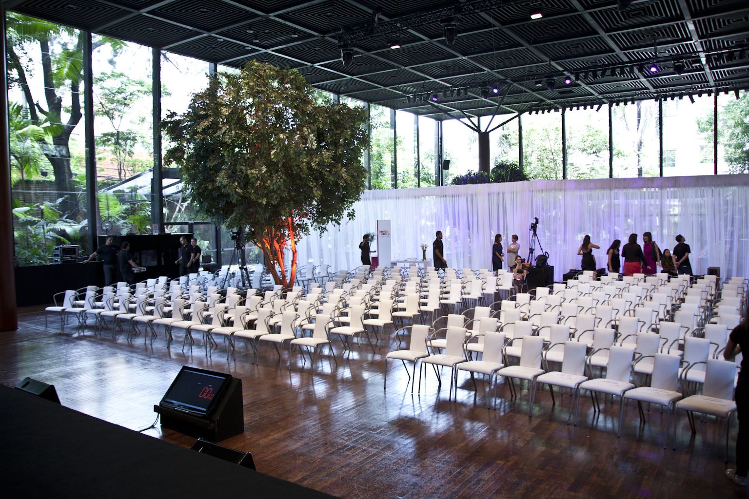 Women In The World: imagem 3D e projeto cenográfico em 2012 - imagem 20