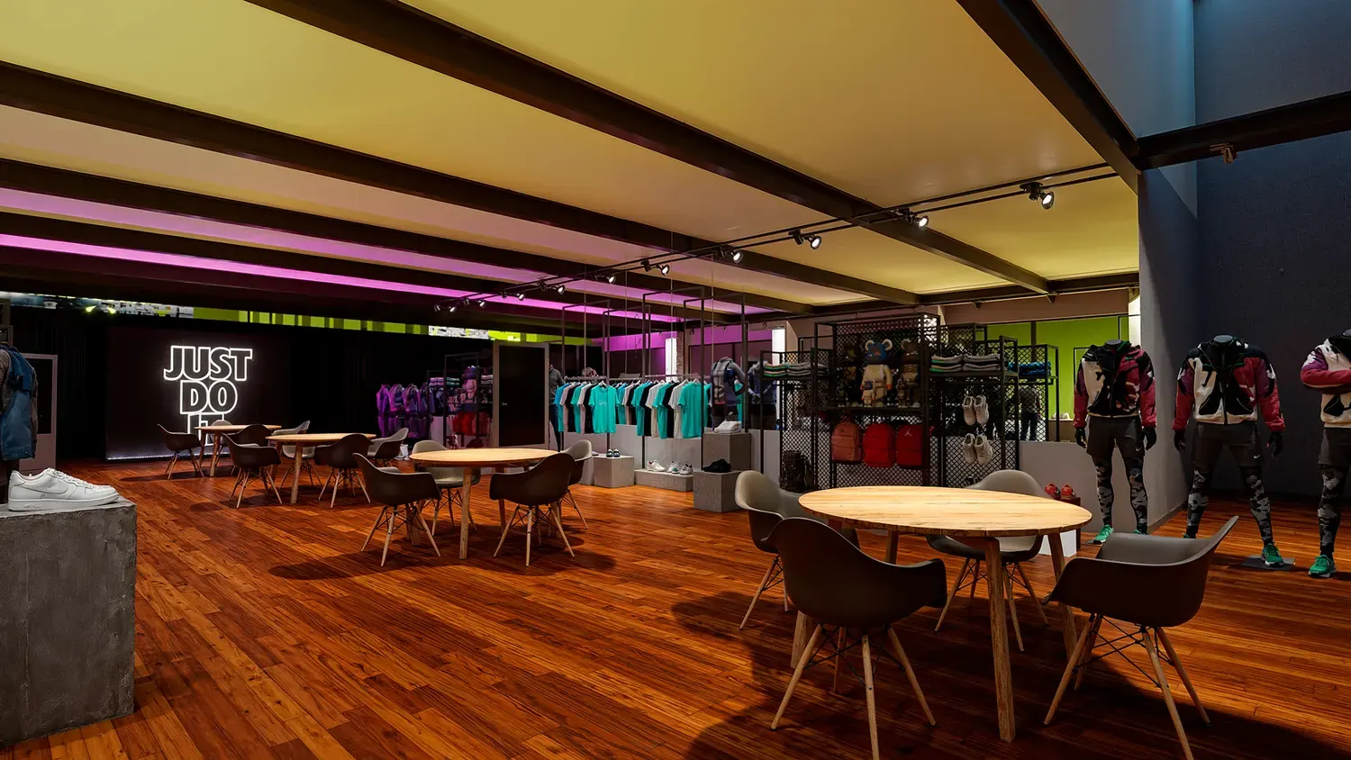 Nike Showroom: produto esportivo como experiência de desejo e performance - imagem 2