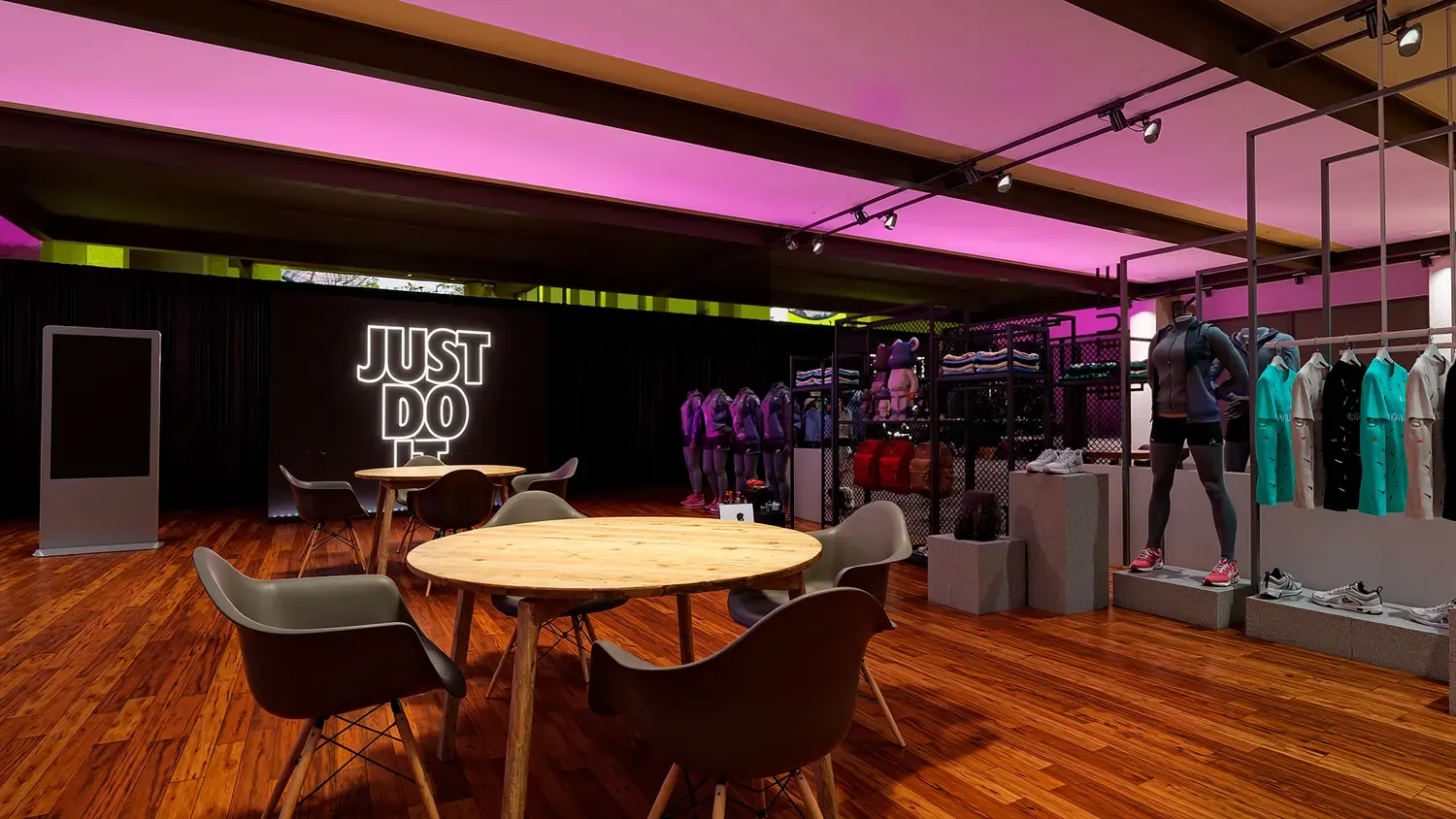 Nike Showroom: produto esportivo como experiência de desejo e performance - imagem 4