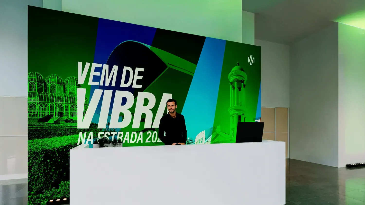 Vibra: roadshow de energia com palco verde e mensagem em movimento - imagem 1