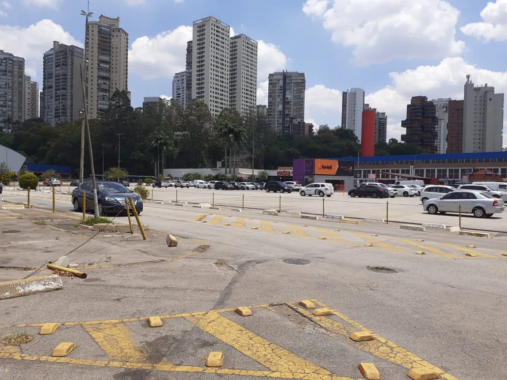 Extra Morumbi: projeto visual com presença, ritmo e clareza comercial - imagem 1