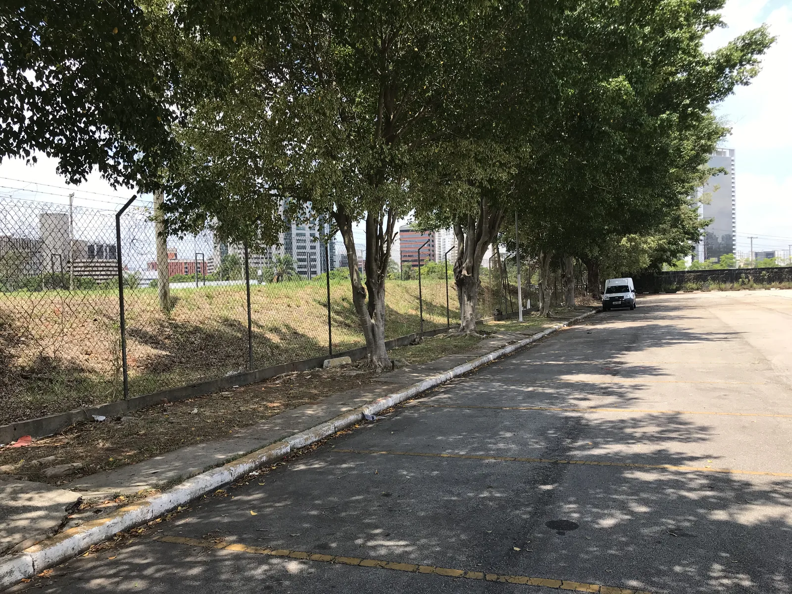 Extra Morumbi: projeto visual com presença, ritmo e clareza comercial - imagem 4