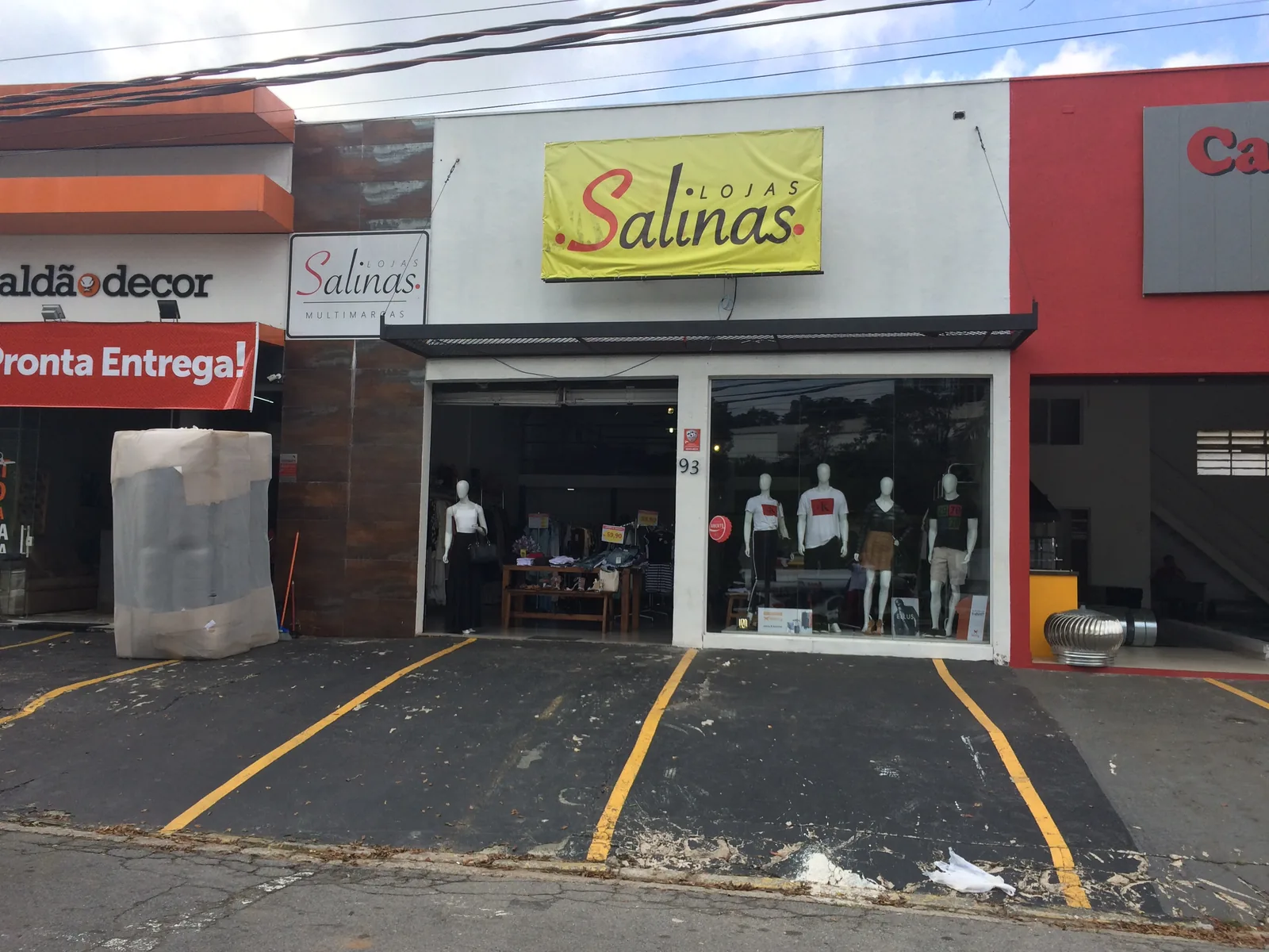 LOJA: projeto cenográfico com leitura premium e foco comercial - imagem 2