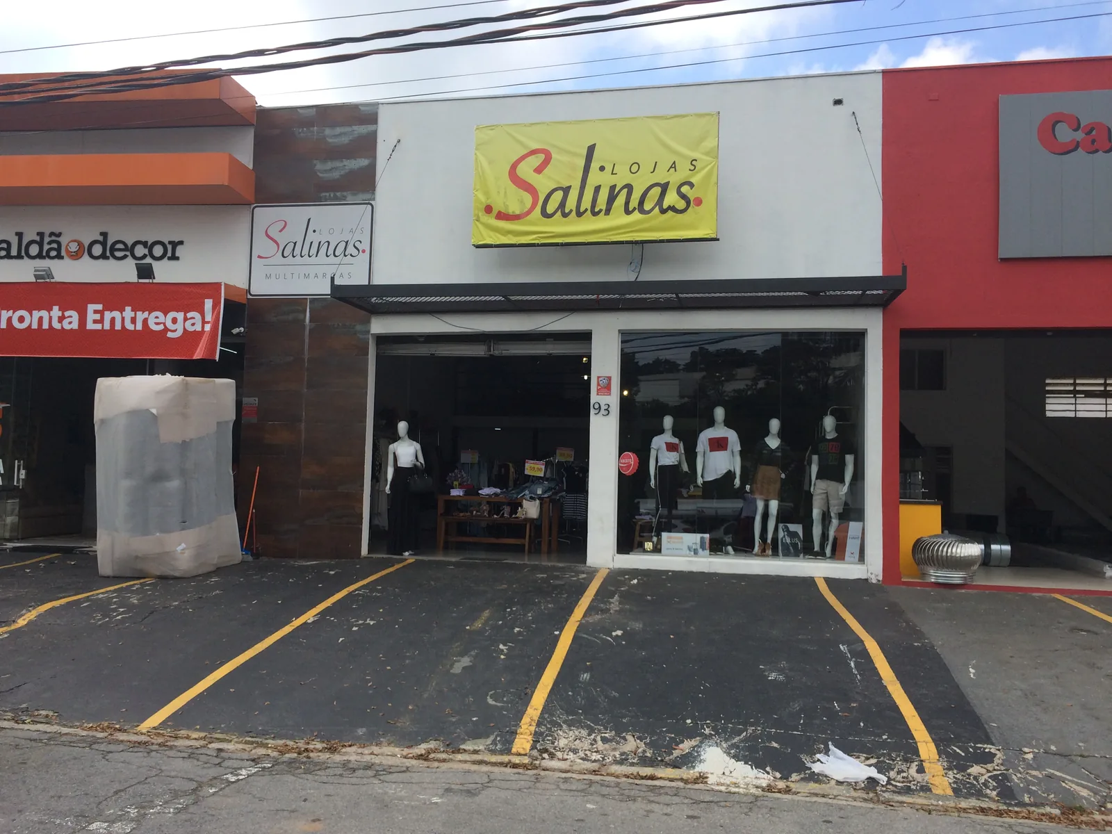 LOJA: projeto cenográfico com leitura premium e foco comercial - imagem 3