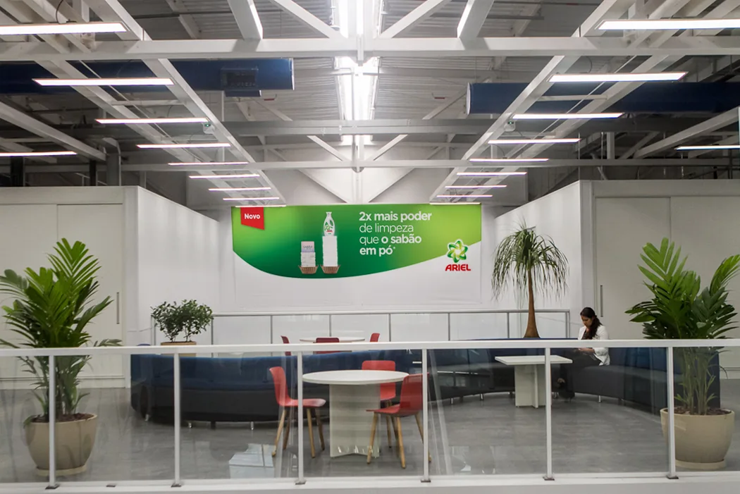 Ketchum: projeto cenográfico com leitura premium e foco comercial - imagem 2